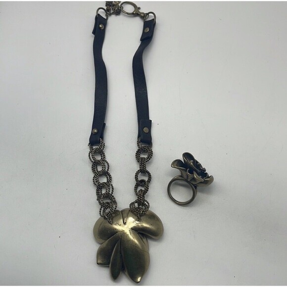 Fossil Leather Gold Tone Metal Flower Necklace & Ring Set - Picture 7 of 10